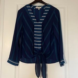 🌻NWOT Monteau tie front blouse- S 🌻